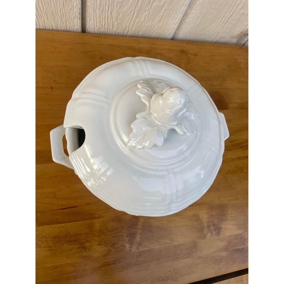White Stoneware 2 Quart Soup Tureen